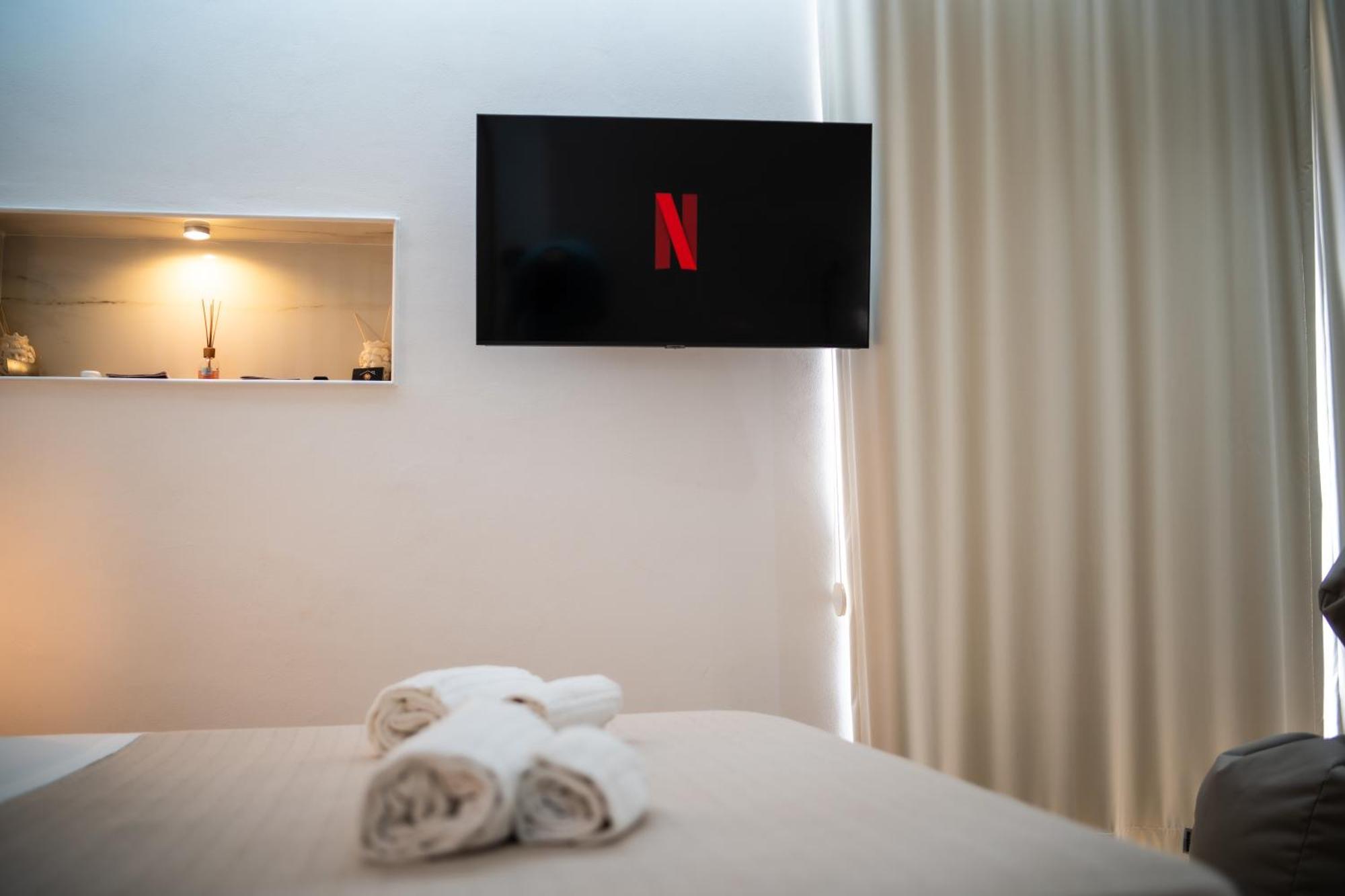 Luxury - 5 Stars - With A Jacuzzi 70's Appartement *